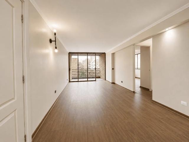 Departamento remodelado a pasos del metro el golf y tobalaba