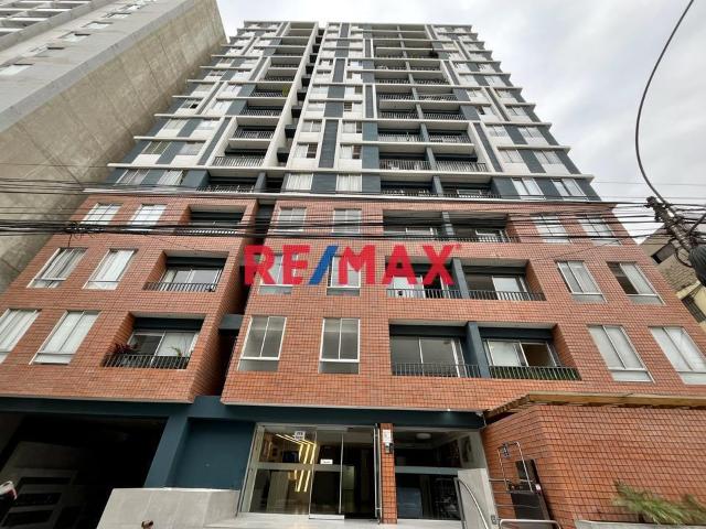 Departamento Renovado En Alquiler En Breña | 3 Dormitorios + Sala De Estar | Balcón