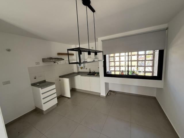 Departamento tipo duplex en alquiler con cochera Smata