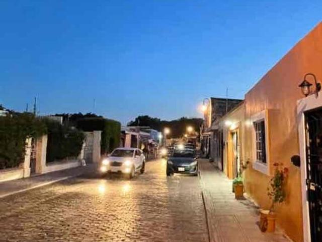 Departamento tipo estudio amueblado con Alberca en el centro $6,300 mensual con servicios incluidos la luz se paga aparte
