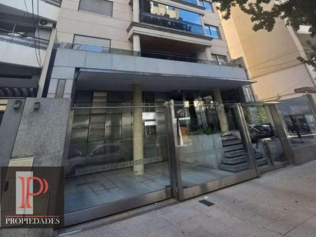 departamento tipo piso de 4 ambientes con 2 cocheras de categoria en Lomas de Zamora
