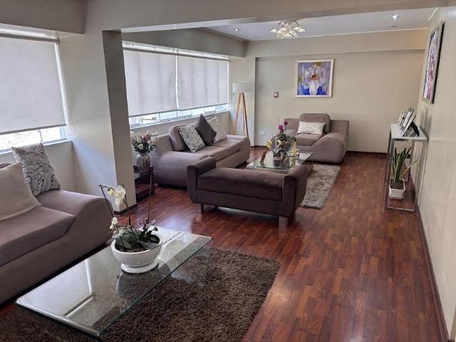 Departamento triplex Casuarinas con terrazas