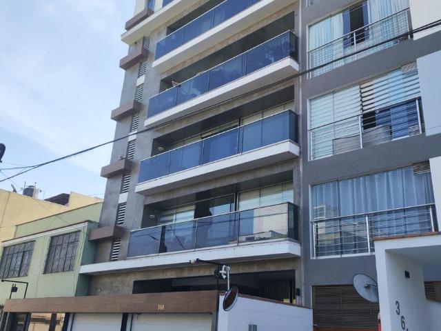 Departamento Triplex de 190 Mts en Venta frente a Parque Balcón en Sala y Dormitorio