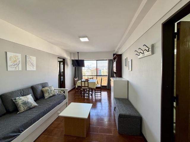Departamento un ambiente. Hip?lito Irigoyen 4400. Alquiler 24 meses