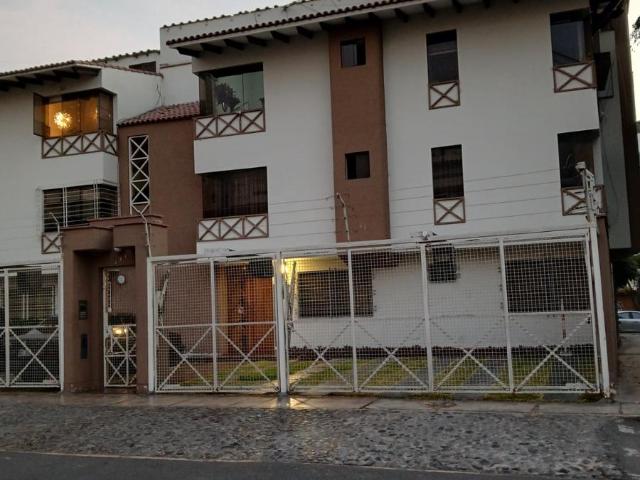 Departamento Urb. Las Gardenias, 1er. piso, 3 dorm. 1 cochera