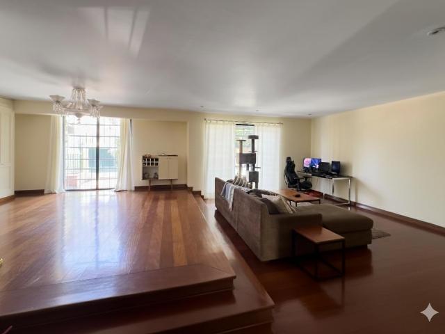 Departamento Venta Golf San Isidro 3 dormitorios, 2,5 baños, patio, 2 cocheras