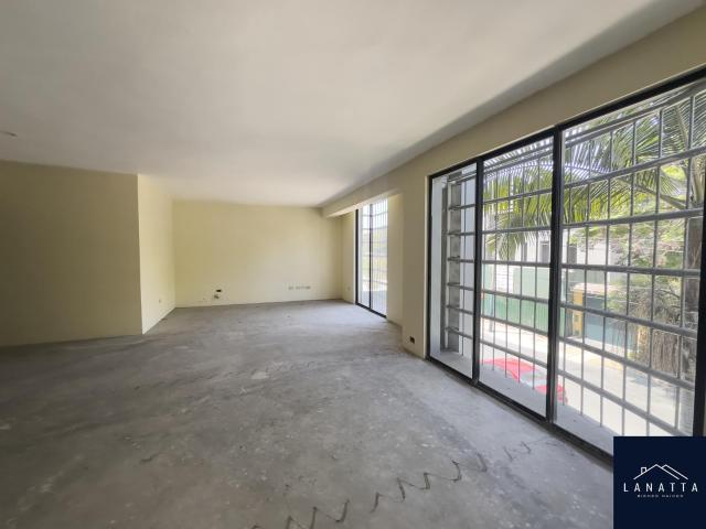 Departamento Venta Golf San Isidro 3 dormitorios, 2,5 baños, patio, 2 cocheras