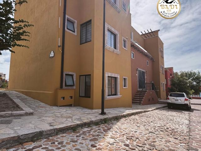 Renta | Departamento de 3 rec?maras en planta baja, terraza con vista a jardin y cerca de la alberca