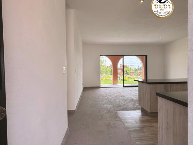 Renta | Departamento de 3 rec?maras en planta baja, terraza con vista a jardin y cerca de la alberca