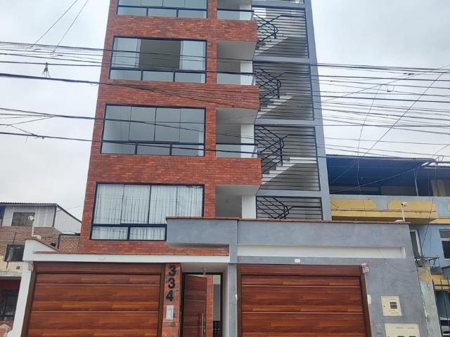 Departamento vista a calle frente a parque en san Juan de Miraflores