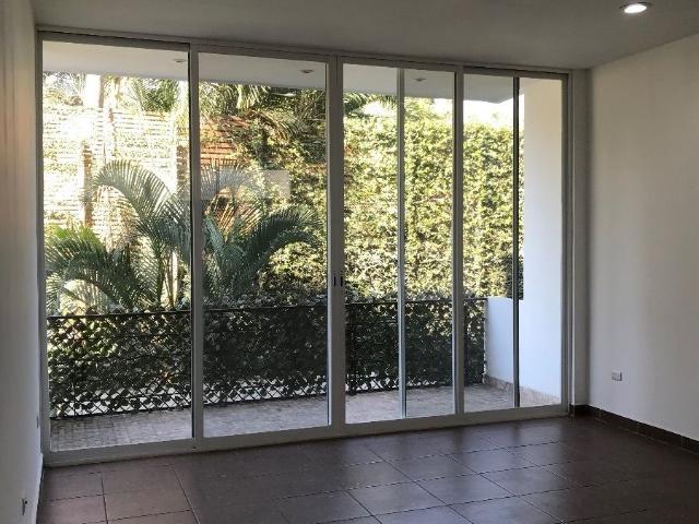 Departamentos en “zona dorada” 3 Recamaras con elevador y alberca común