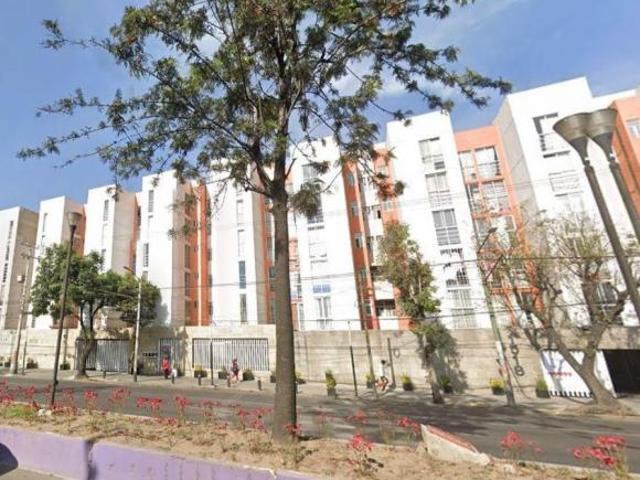 Depatamento en venta sobre Ermita Iztapalapa, a media calle del Metro Cerro de la Estrella