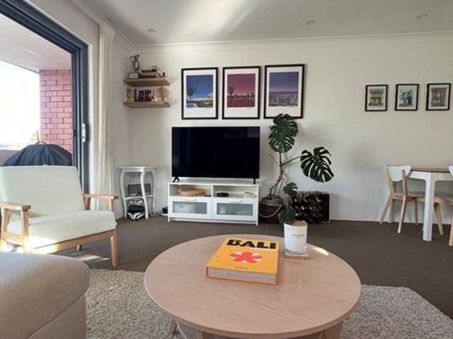 Deposit taken Beachside, Spacious, right in the action, Fridge & Dryer