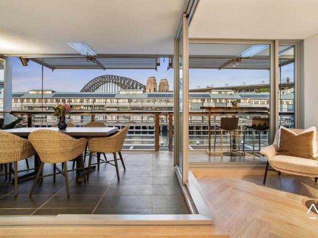 Deposit Taken* Luxury Harbourside Sanctuary in Pier Apartments