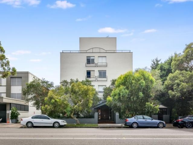 Renovated Fully Furnished Studio in Convenient Location