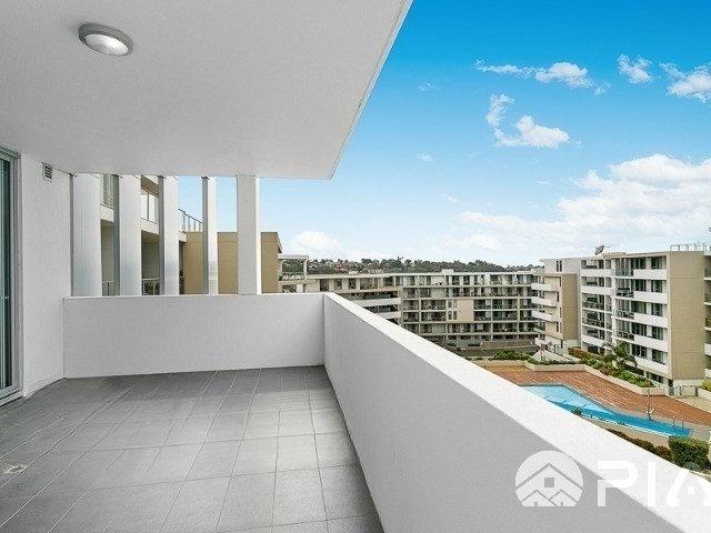 Deposit Taken! Two Bedroom Apartment with gym & swimming pool,1 Minute Away to Train Station