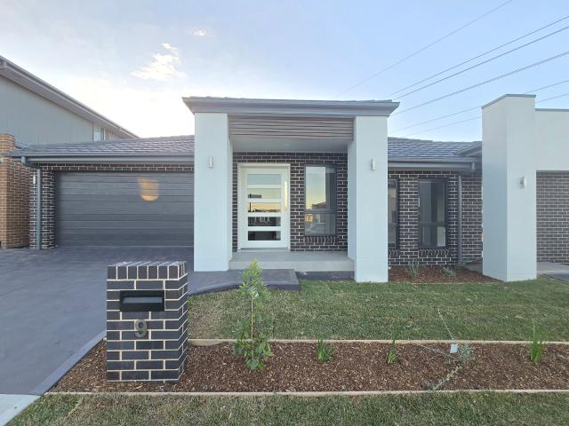 DEPOSIT TAKEN @ $800 PER WEEK