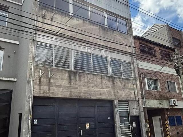 Depósito / Galpon con oficinas 690 m2 en alquiler Caseros Tres de Febrero