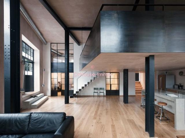 Dépot à fort potentiel projet loft investissement à Gentilly, 8 pièces avec terrasse et garage