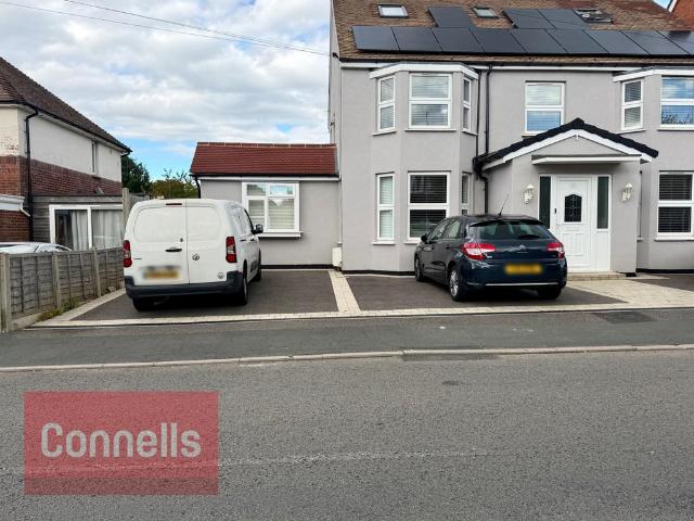 Depot Road, Horsham, RH13 2 bed apartment to rent £1,325 pcm £306 pw