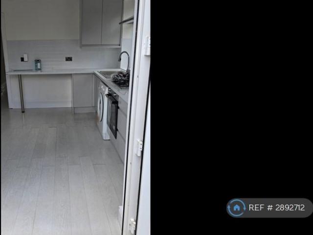Depot Road, Horsham, RH13 2 bed flat to rent £1,400 pcm £323 pw