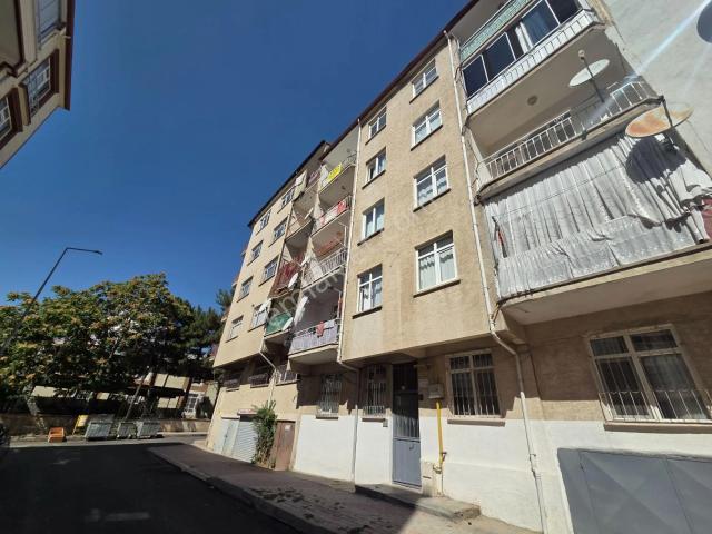 Depozito Yok! Kışla Camii Yanında 2+1 Aile Apartmanı Kiralık Daire