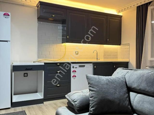 Depozitosuz Körfez'de Tramvay Yolunda Lux Eşyalı Kiralık Daire