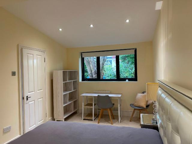 Derwent Avenue, Kingston Vale, London SW15, 1 bed flat to rent, £1,850 pcm | PrimeLocation
