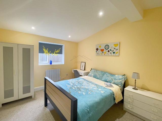 Derwent Avenue, Kingston Vale SW15, 1 bed flat to rent, £1,900 pcm | PrimeLocation