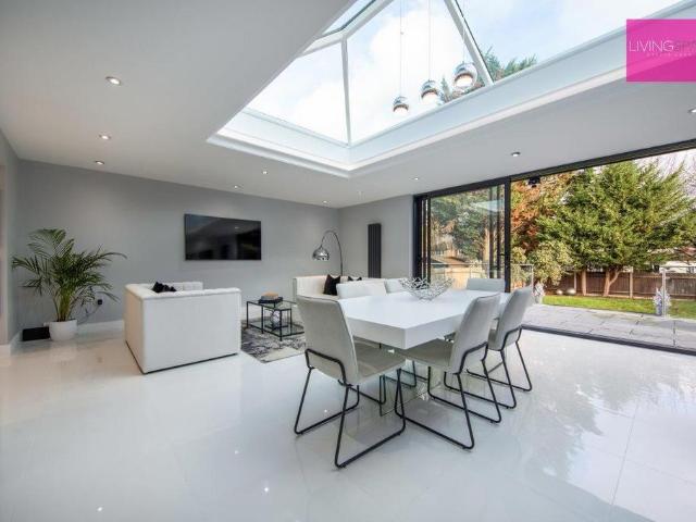 Derwent Avenue, Roehampton 5 bed detached house to rent £8,000 pcm £1,846 pw