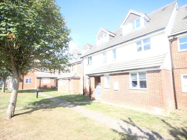 Derwent Close, Amersham HP7, 2 bed maisonette to rent, £1,700 pcm | PrimeLocation