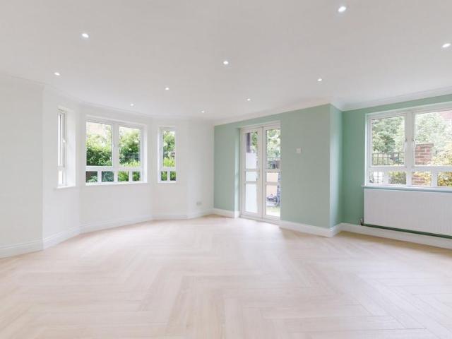 Derwent House, May Bate Avenue. 2 bed apartment to rent £2,750 pcm £635 pw