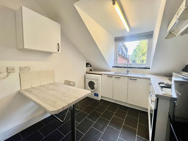 Derwentwater Grove, Leeds LS6, 2 bed flat to rent, £1,000 pcm | PrimeLocation