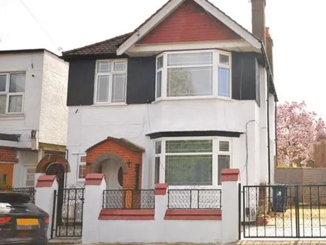 Derwentwater Primary School, Stuart Road, London, W3 6SA, United Kingdom | 3 bed house for rent #119711122 | Rentberry