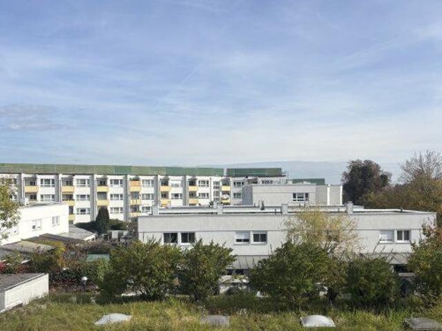 Derzeit in Sanierung! 3 Zimmerwohnung mit perfekter öffentlicher Verkehrsanbindung! Inkl. Kellerabteil und unbefristeter Vertrag! Heizkosten und Warmwasser inklusive! Ab 01.10.2026 verfügbar!