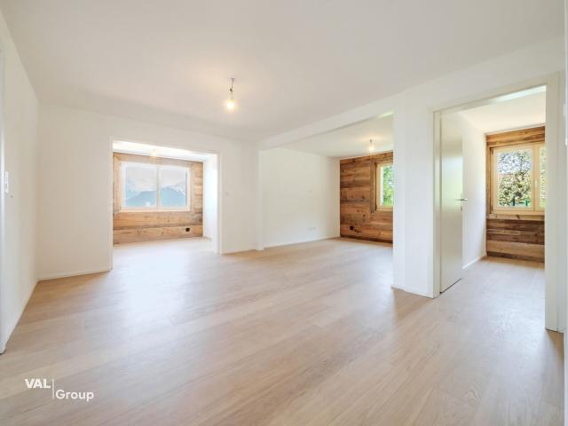 Der Chalet Geist wird in einer hervorragenden 5 Zimmer Wohnung wiederentdeckt