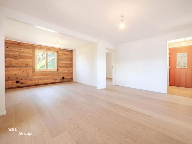 Der Chalet Geist wird in einer hervorragenden 5 Zimmer Wohnung wiederentdeckt