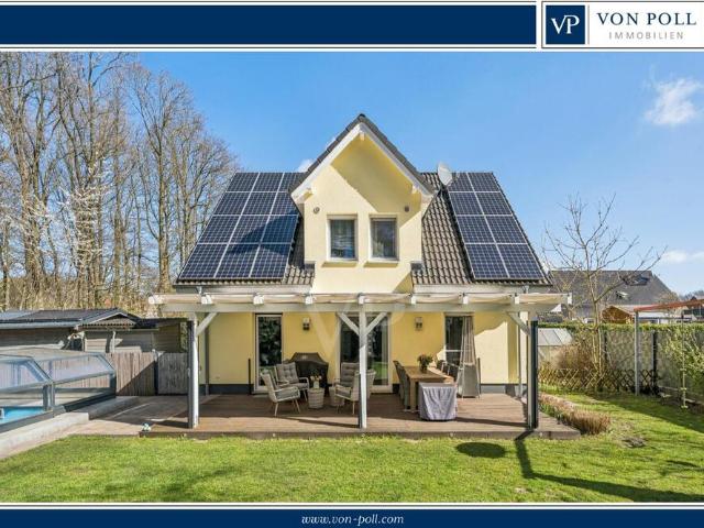 Der Sommer kann kommen neuwertiges EFH mit naturverbundenem Außenbereich und Poolanlage