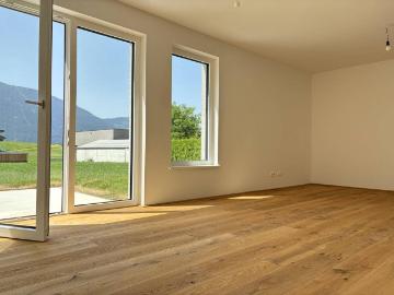 Haus zum Verkauf in 6414 - Parkplatz