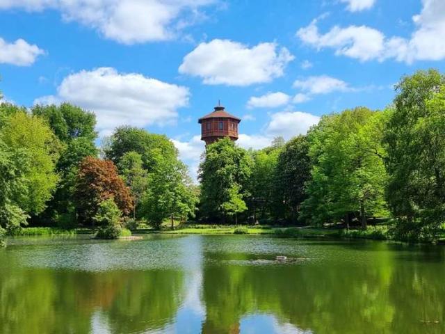 Der Wasserturm mit dem Pumpenhaus