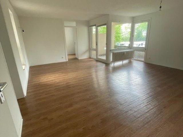 Der Zollberg ruft schöne 3 Zimmer Wohnung mit Balkon!