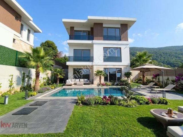 Derbent Mah 620m2 Emsalsiz Müstakil Ultra Lüx Tripleks Villa