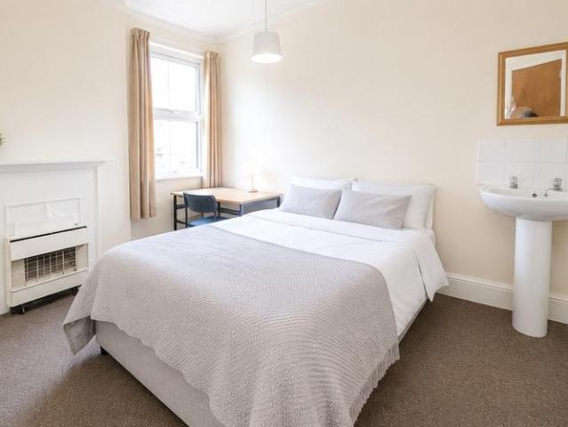 Derby Grove, Nottingham NG7 5 bed semi detached house to rent £1,841 pcm £425 pw