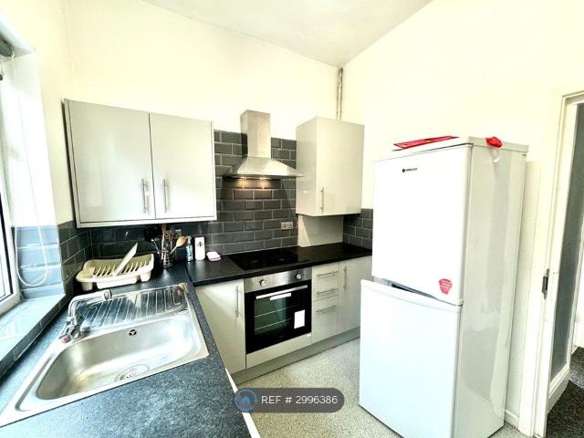 Derby Road, Nottingham NG7, 2 bed flat to rent, £1,400 pcm | PrimeLocation
