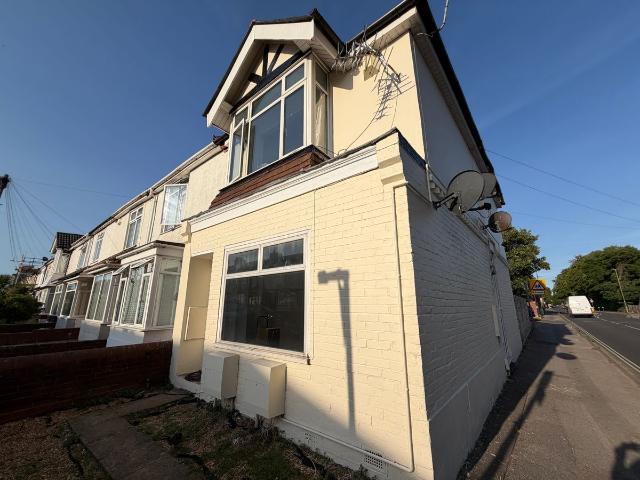 Derby Road, Eastleigh SO50, 2 bed flat to rent, £1,125 pcm | PrimeLocation