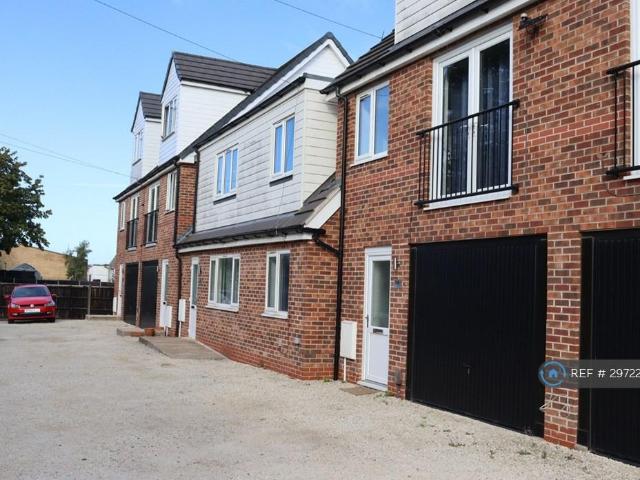 Derby Road, Loughborough, LE11 2 bed terraced house to rent £995 pcm £230 pw