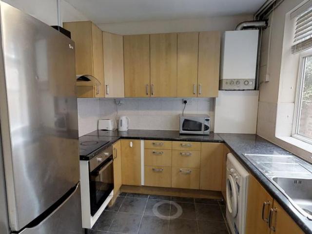 Derby Road, Loughborough LE11 4 bed house to rent £1,820 pcm £420 pw
