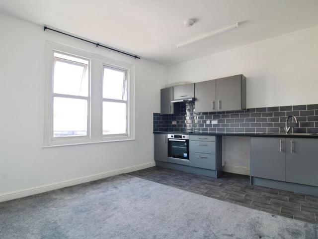 Derby Road, Stapleford NG9, 2 bed flat to rent, £795 pcm | PrimeLocation