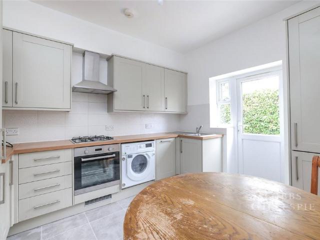 Derby Road, Uxbridge, UB8 3 bed flat to rent £2,150 pcm £496 pw