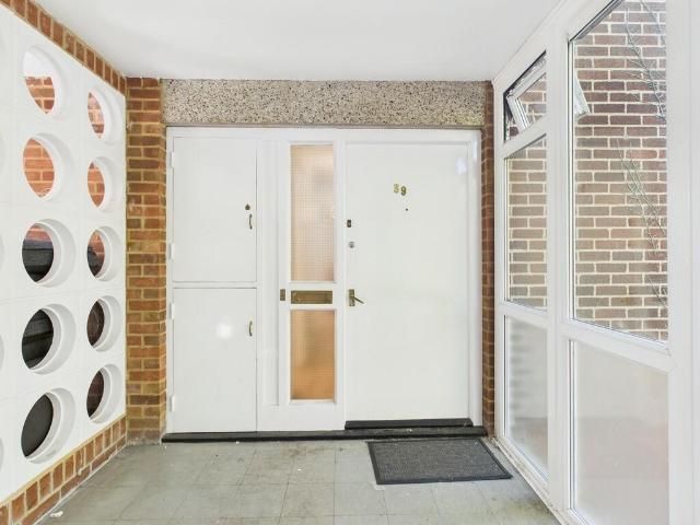 Derby Street 3 bed flat to rent £1,365 pcm £315 pw